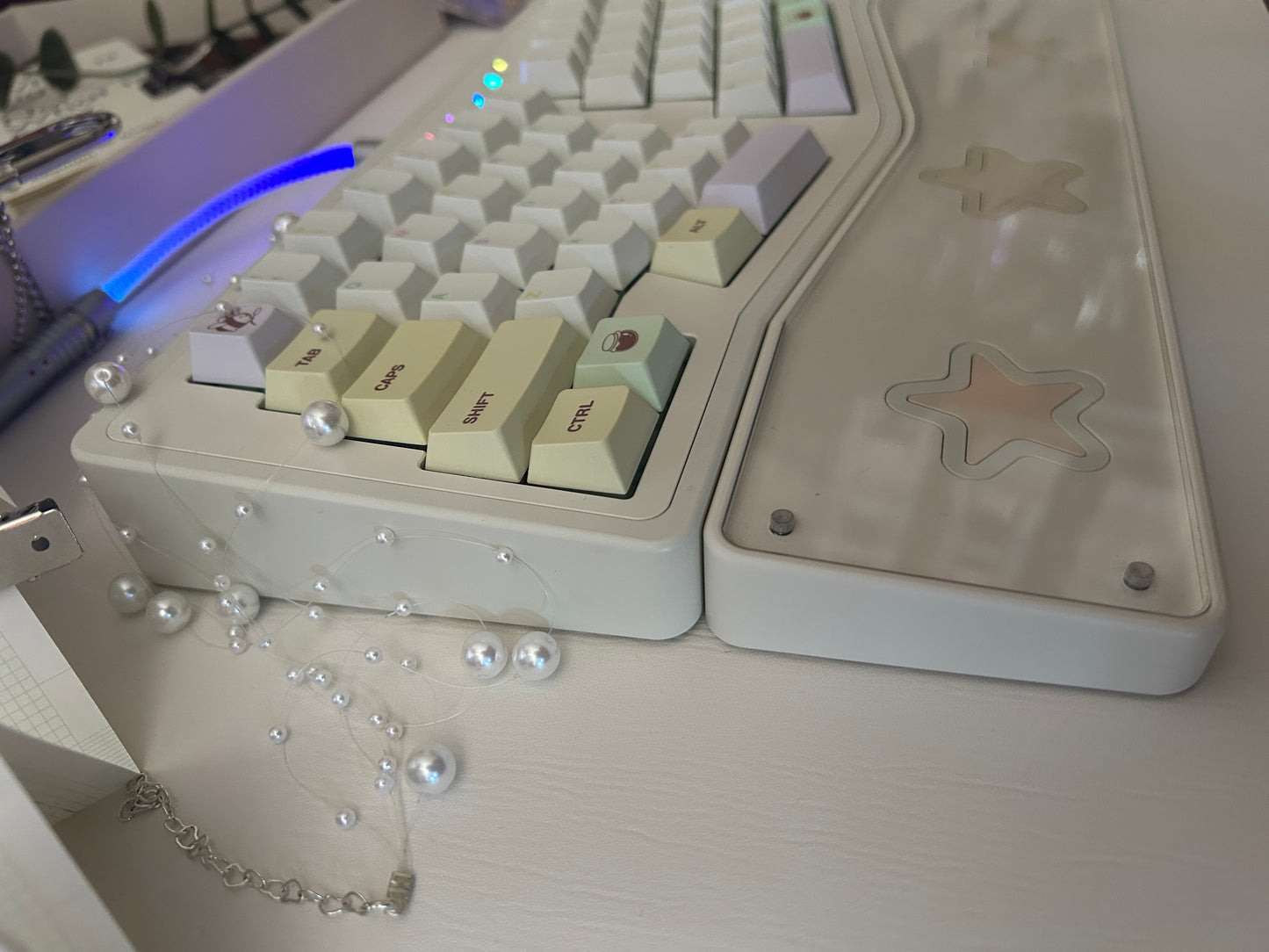 Prebuilt Aluminum Customized Mechanical Keyboard Staralice Ergonomic Cream White Set With Wristrest（not including number pad）