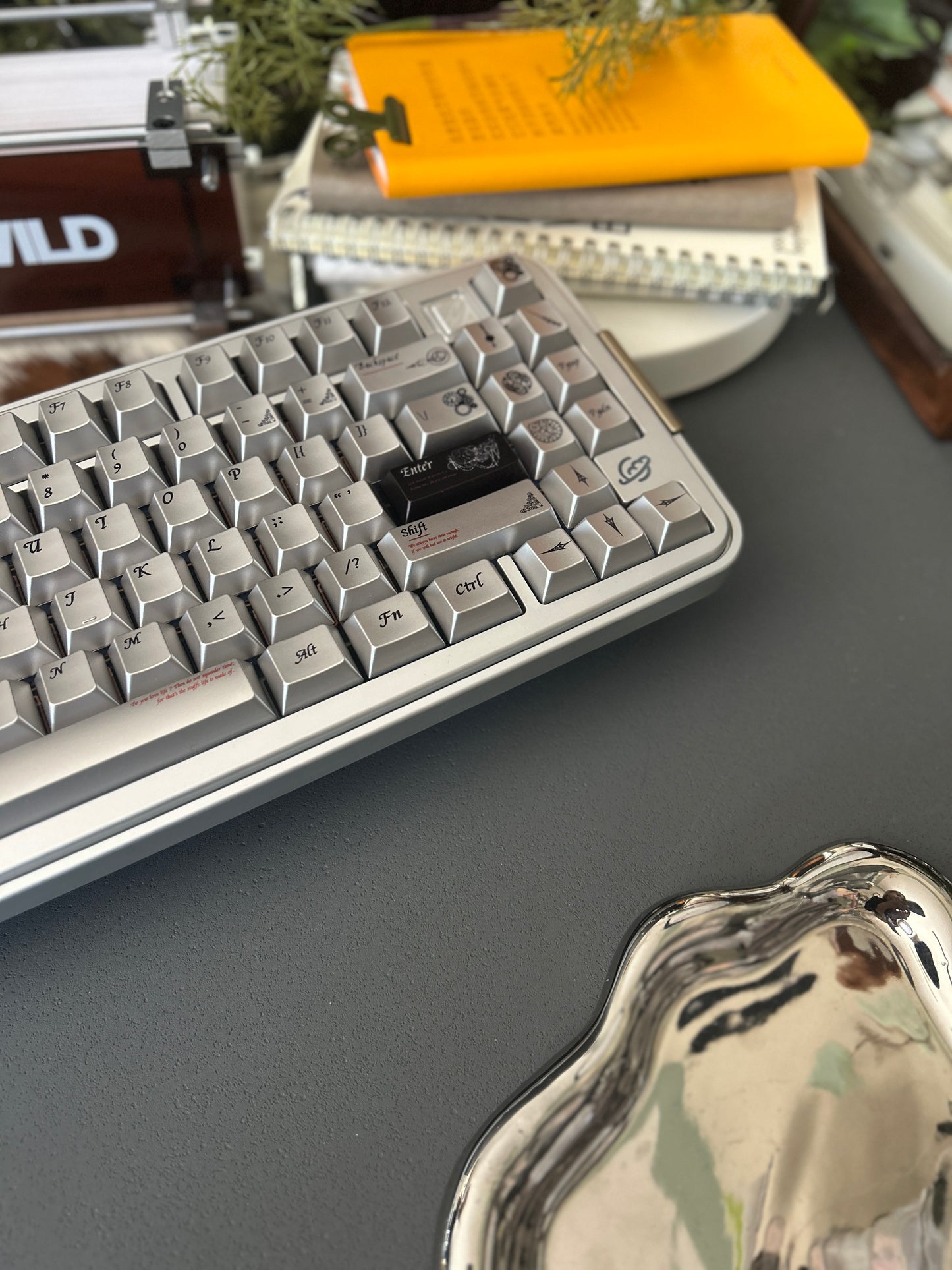 PREORDER Prebuilt Aluminum Customized Mechanical Keyboard Bread75 Silver Keyboard Set