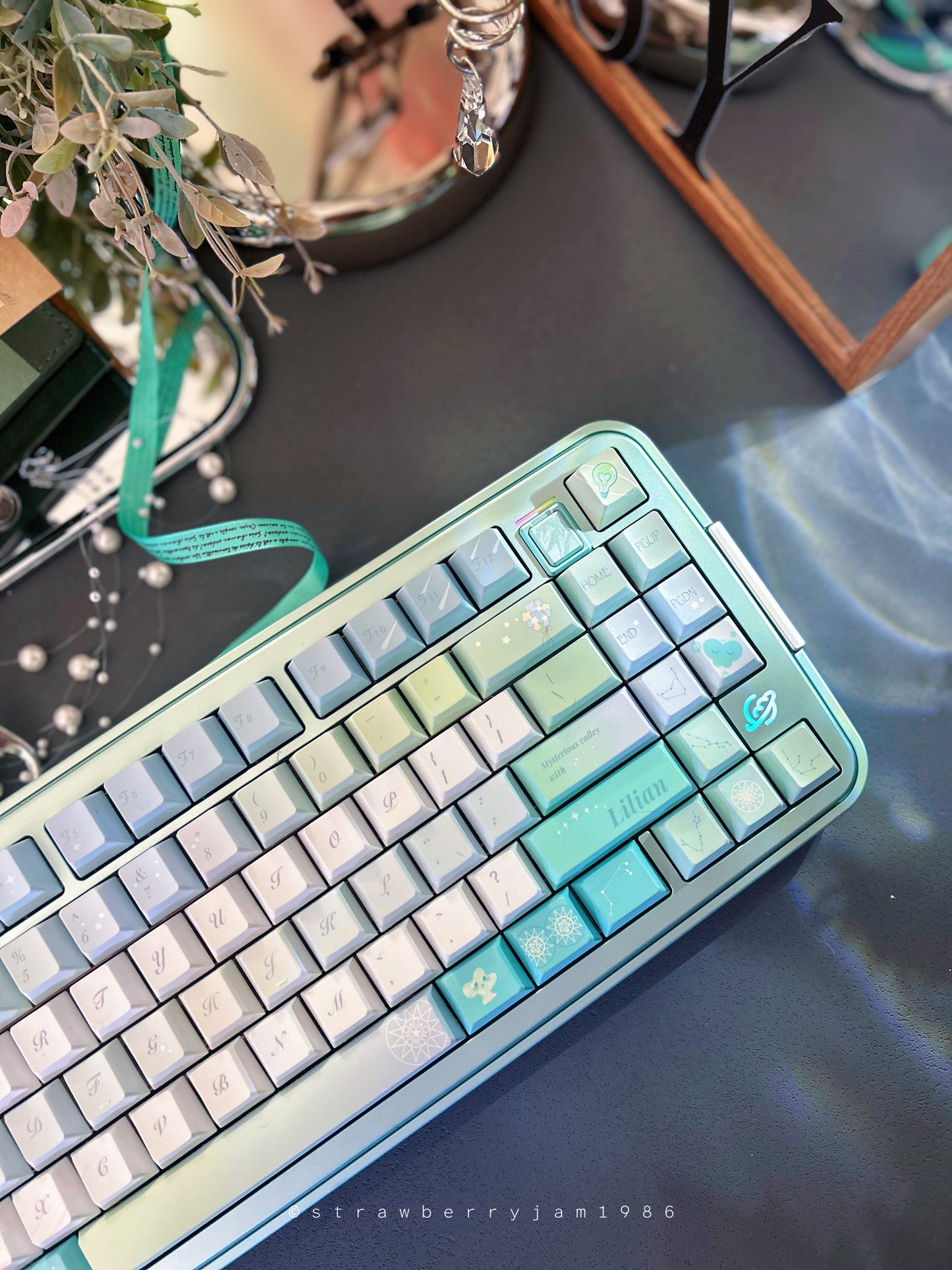 PREORDER Prebuilt Aluminum Customized Mechanical Keyboard Bread75 Anodized Green Set