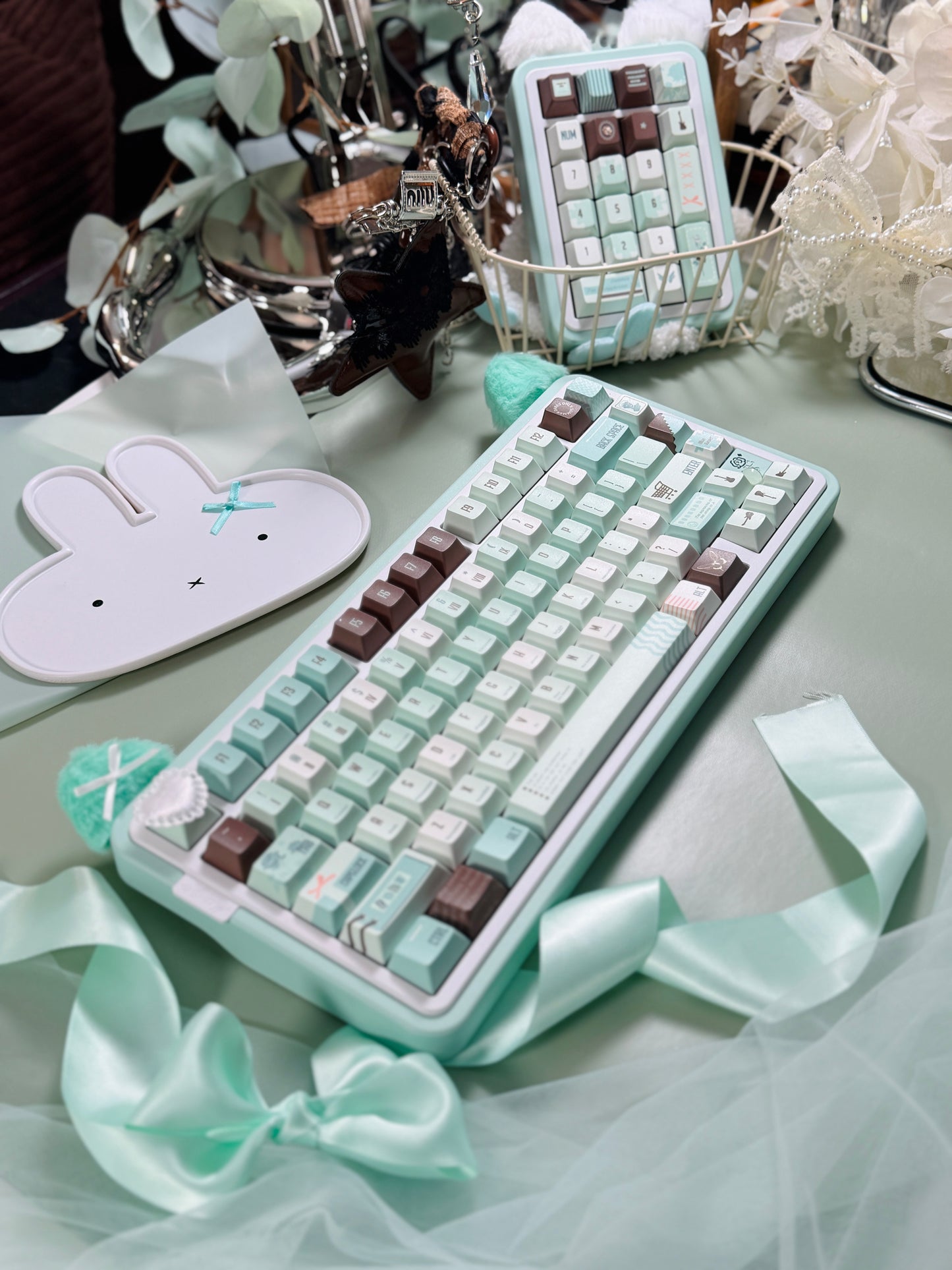 Preorder Prebuilt Aluminum Wireless Custom Mechanical Keyboard Loveletter75 Mint White ➕ Number Pad