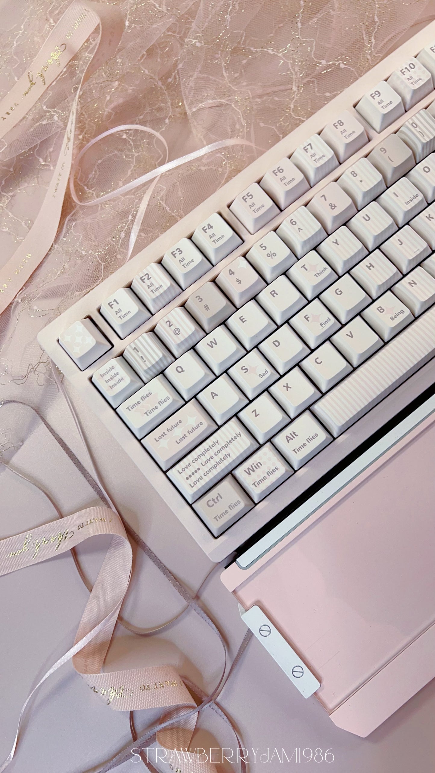 【Only 1 In-stock】Prebuilt ZOOM75 TIGA strawberry icecream pastel Pink tri_mode Aluminum Customized Mechanical Keyboard set （not including number pad）