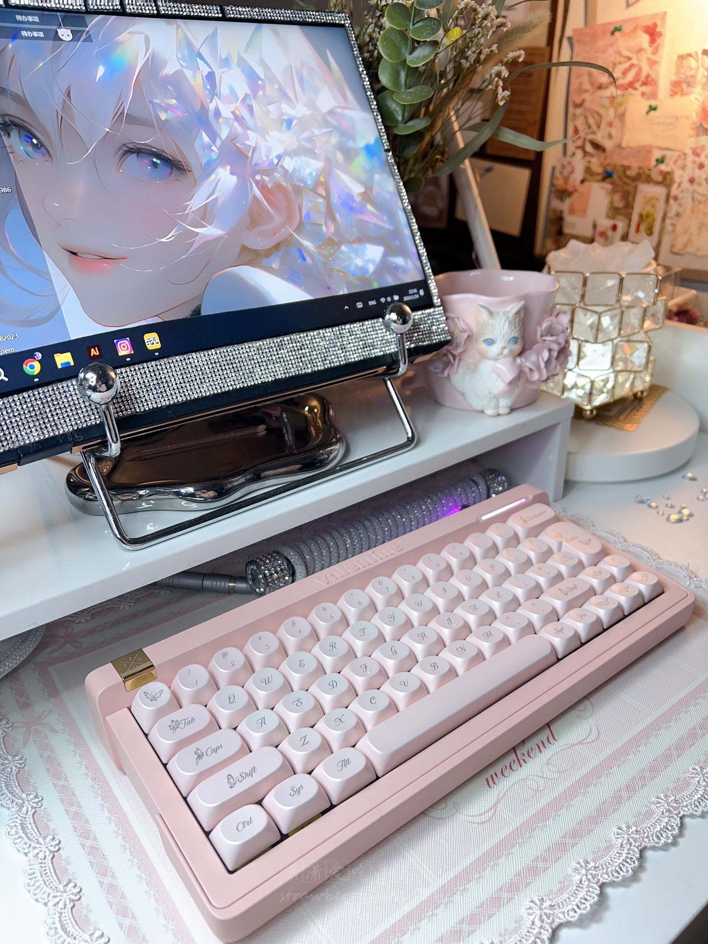 Creamy Pink Luster and Hue of Pearls Mirror Butterfly Soa Profile 135 Keys Mechanical Keyboard Customized Keycaps