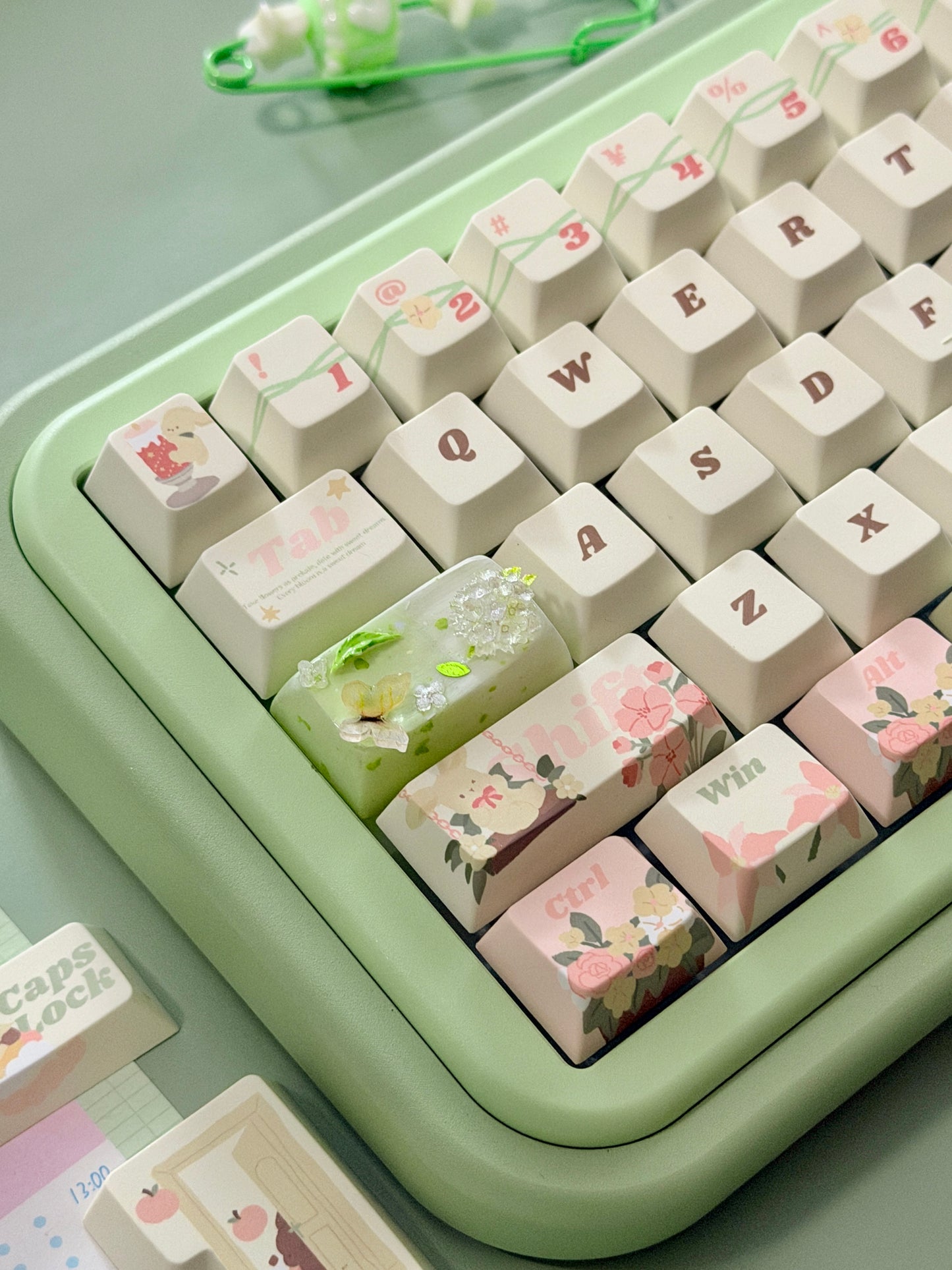 #0301 Matcha Dream Garden Keycap Set – Floral Cherry Profile Keycaps for Custom Mechanical Keyboards DESIGNED BYLYCHEE CAPS