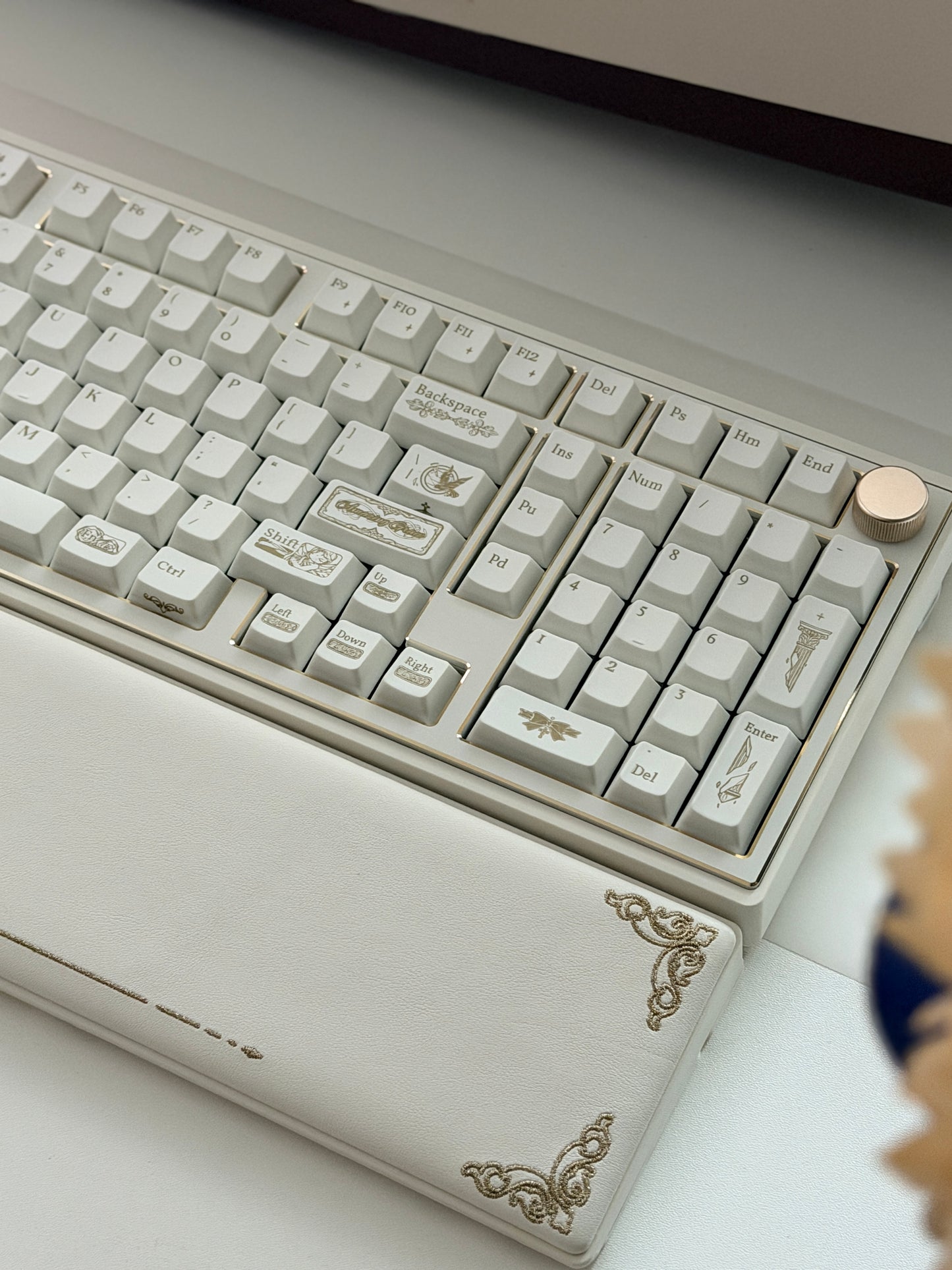 Unboxing Clearance ONLY 1 Instock velocifiretech Bat Knight Live100 Mechanical Keyboard- White Gold With Wristrest
