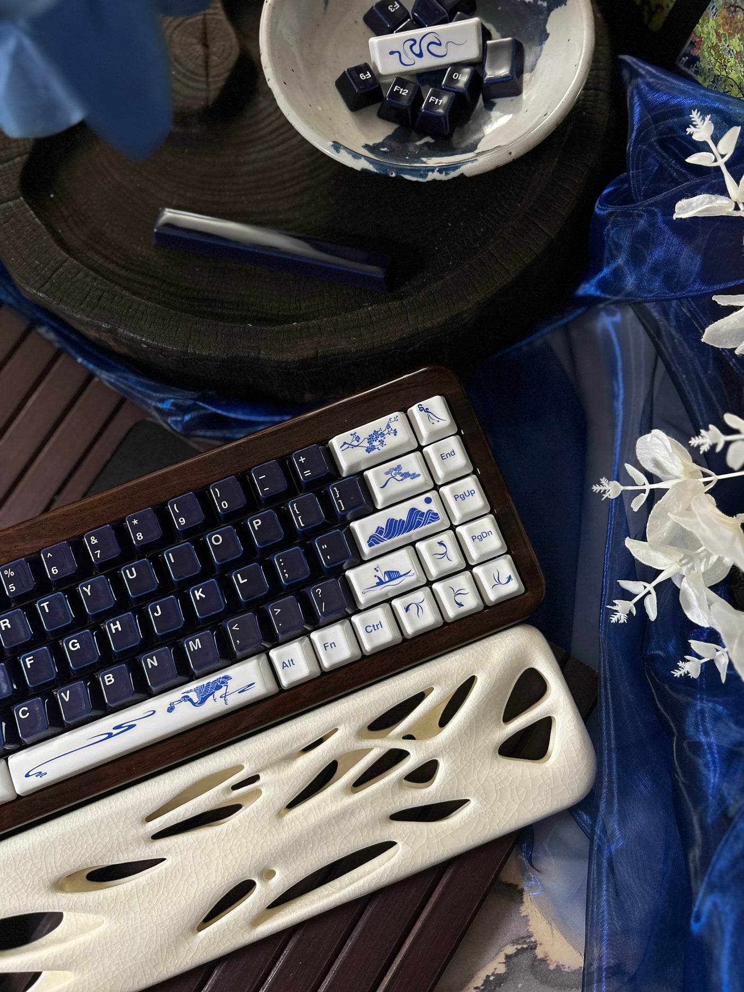 PREORDER Prebuilt Ebony Wood Keyboard Customized Mechanical Keyboard With Wood Wristrest and Snake Ceramic Keycap Set（not including the ceramic Wristrest）