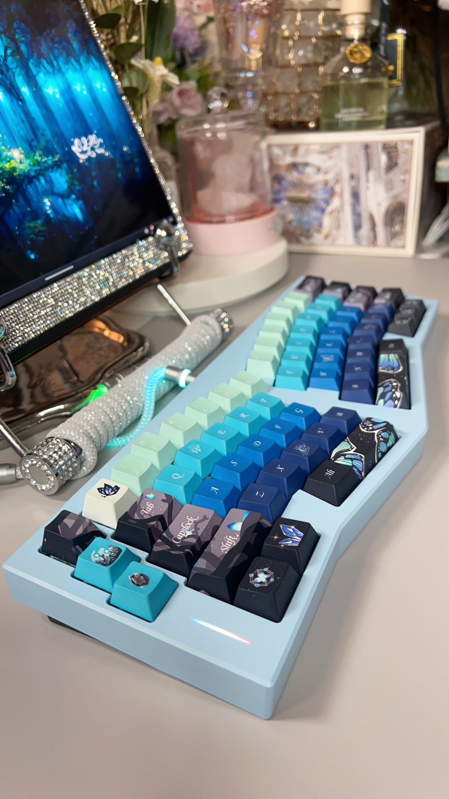 Prebuilt Pastel Blue Spring Ergonomic Aluminum Customized Mechanical Keyboard With Midnight Blue Butterfly Keycaps