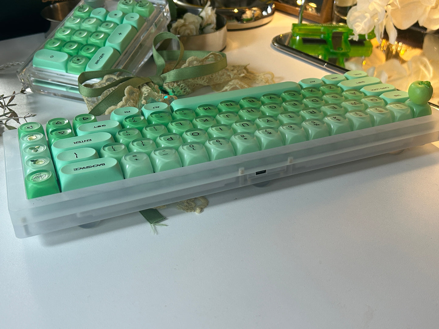 Unboxing Sample For Sales ONLY 1 Instock Prebuilt Frosted Matte Acrylic Customized Mechanical Keyboard FK68 Pro Green Gradient Apple Set（not including the number pad）
