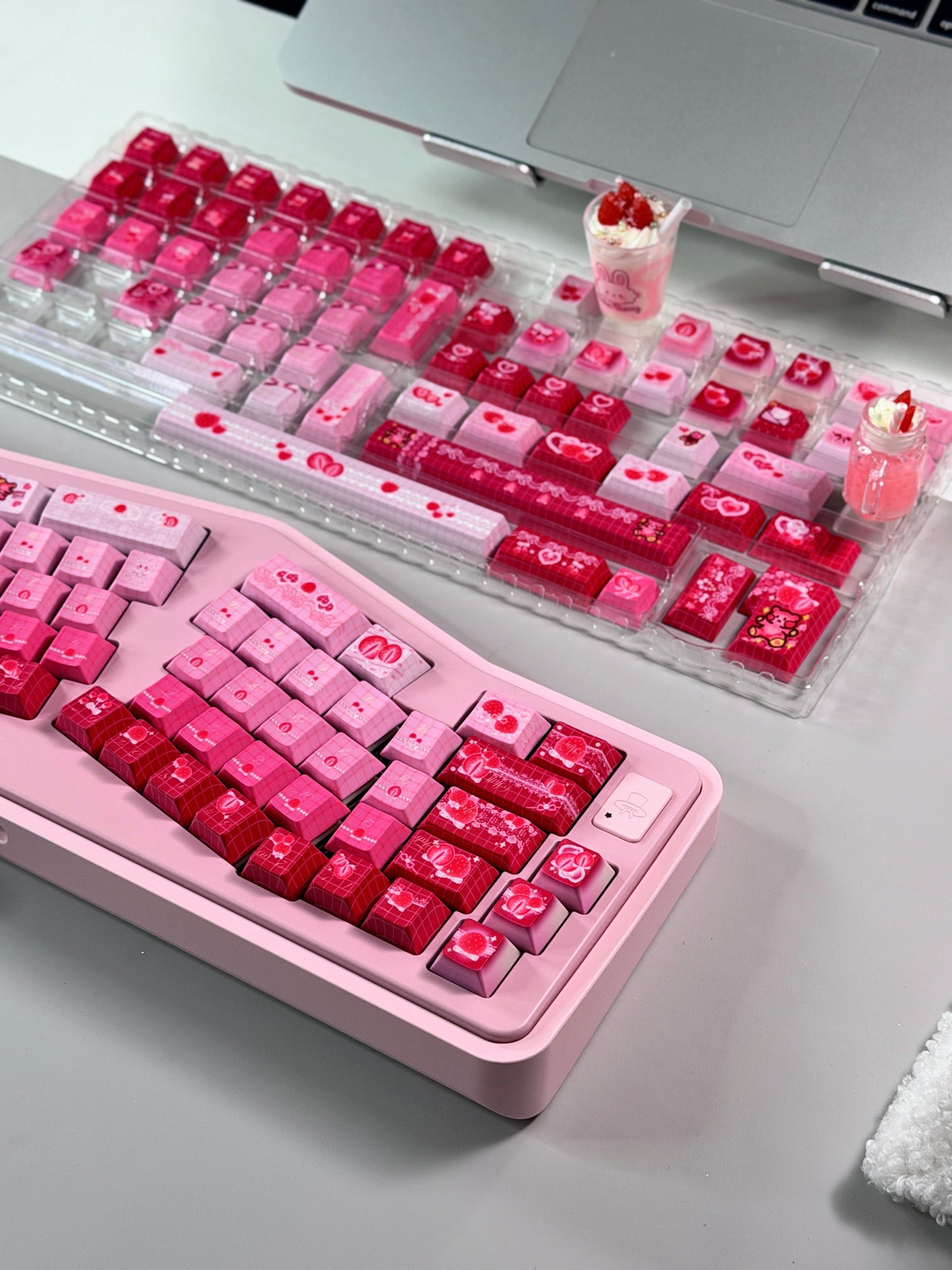 #0270 [Limited Edition] Cute Pink Strawberry Bear Keycap Cherry Profile （Not including keyboard）