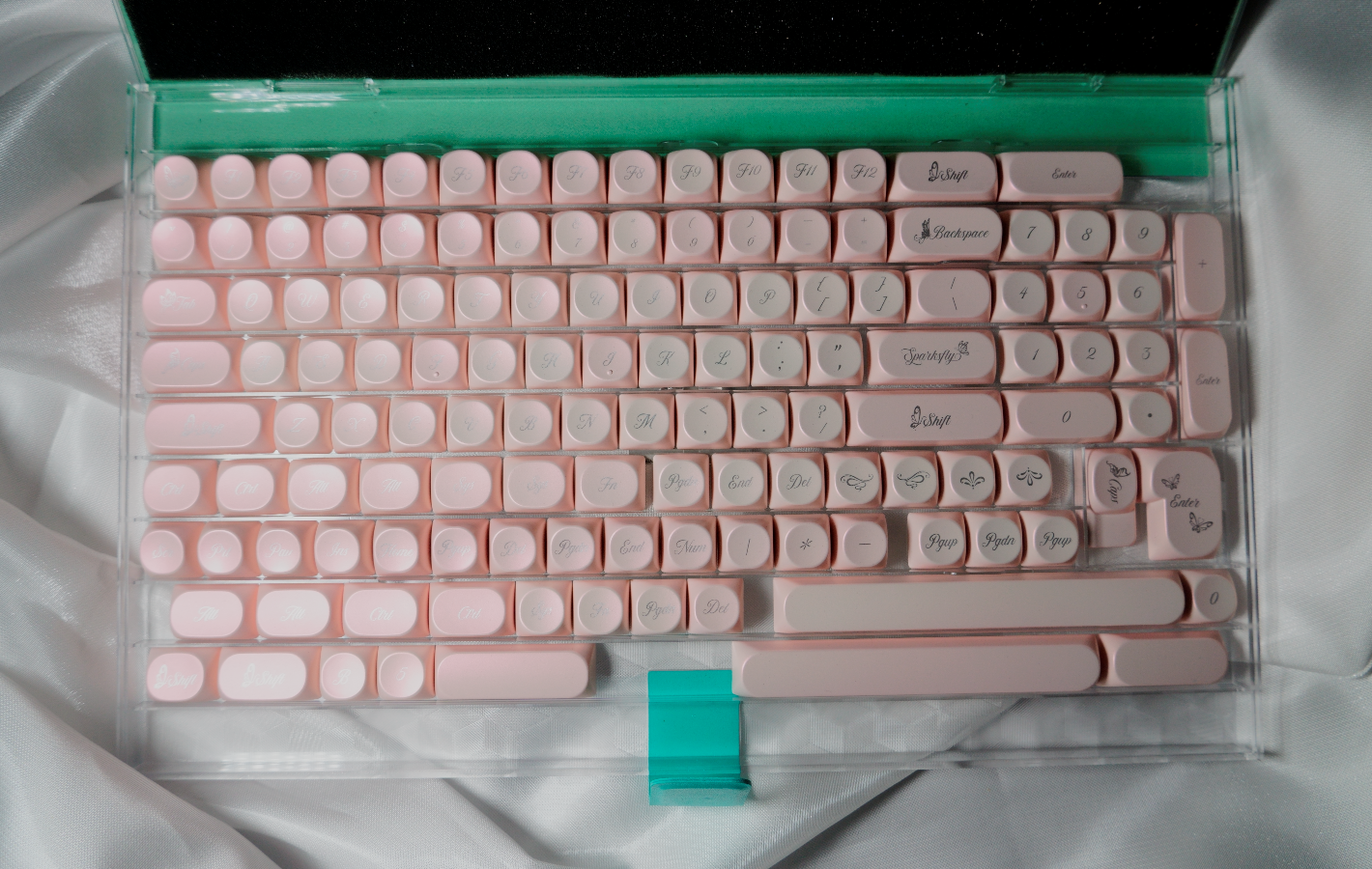 Creamy Pink Luster and Hue of Pearls Mirror Butterfly Soa Profile 135 Keys Mechanical Keyboard Customized Keycaps