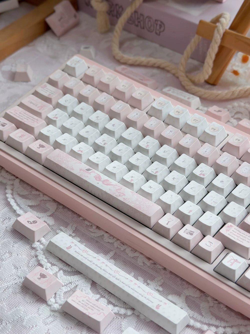#0295 Pale Pink Letter Vintage Pink Keycap Set – Retro Feminine 140-Key PBT Keycaps for Mechanical Keyboards Designed By Twinkle Lab