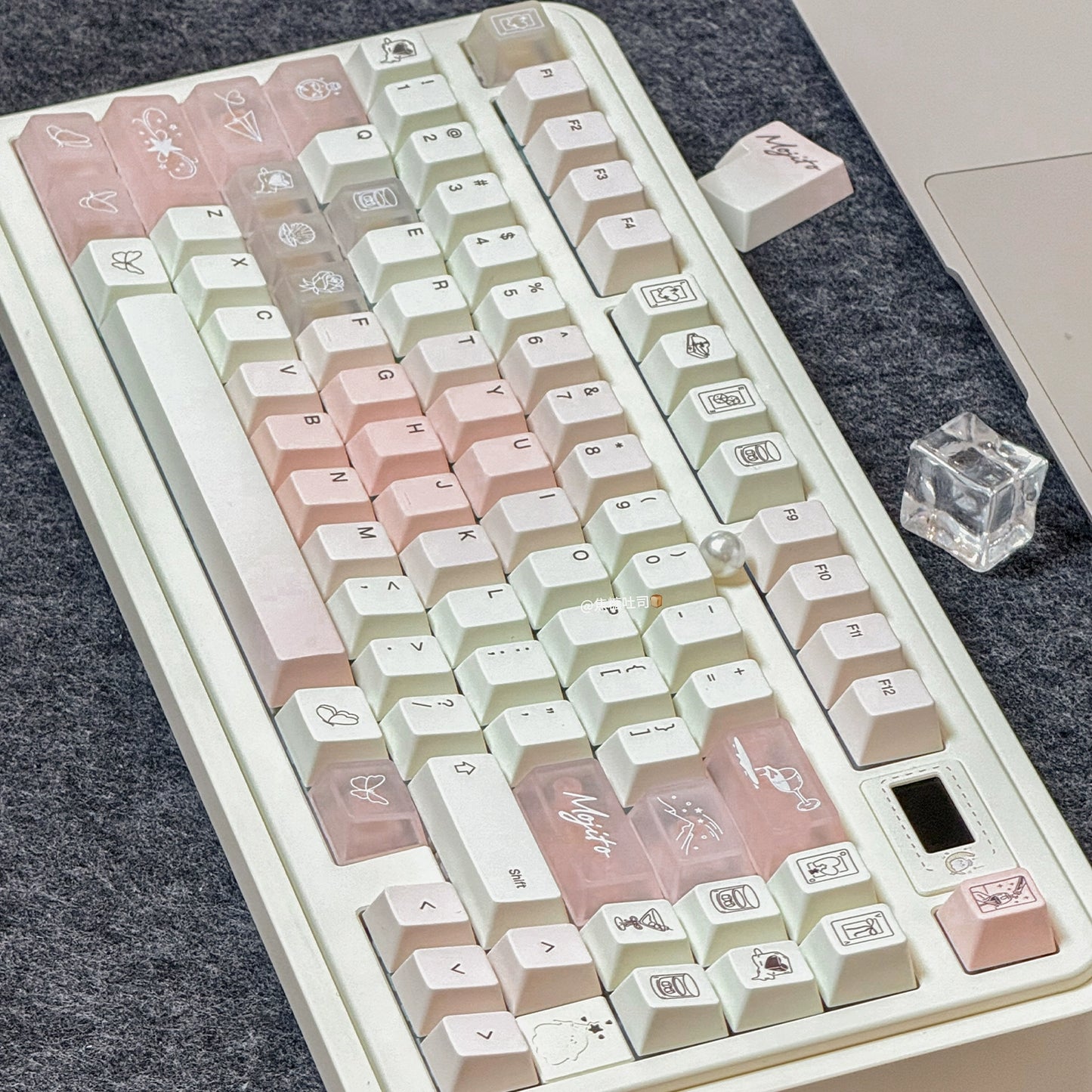 #0250 White Peach Mojito Cream Pink Gradual Change Keycap Cherry Profile (not Including Keyboard)