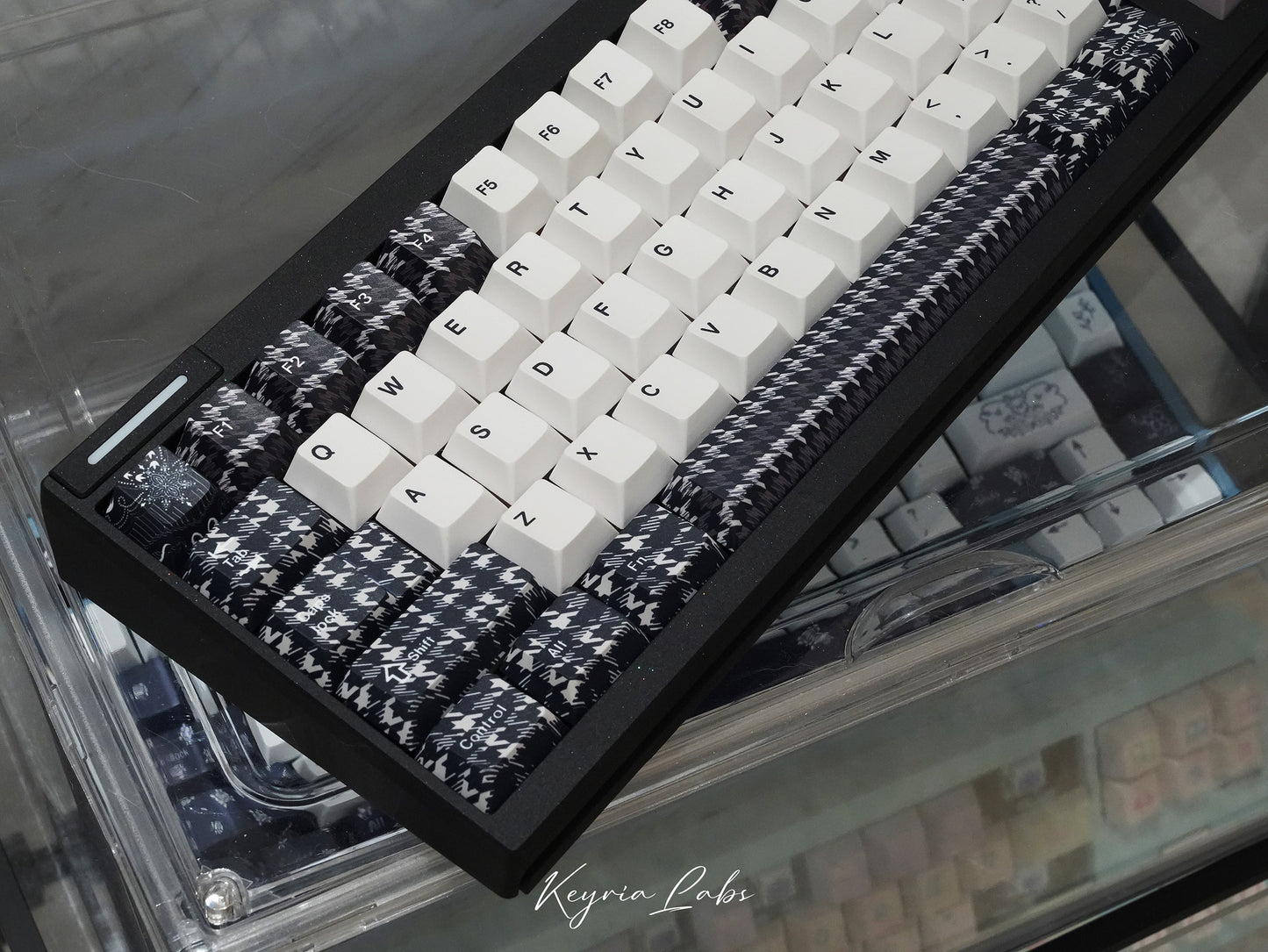 066 Lace Grid Cherry Profile Keycap Designed By Keyria Labs