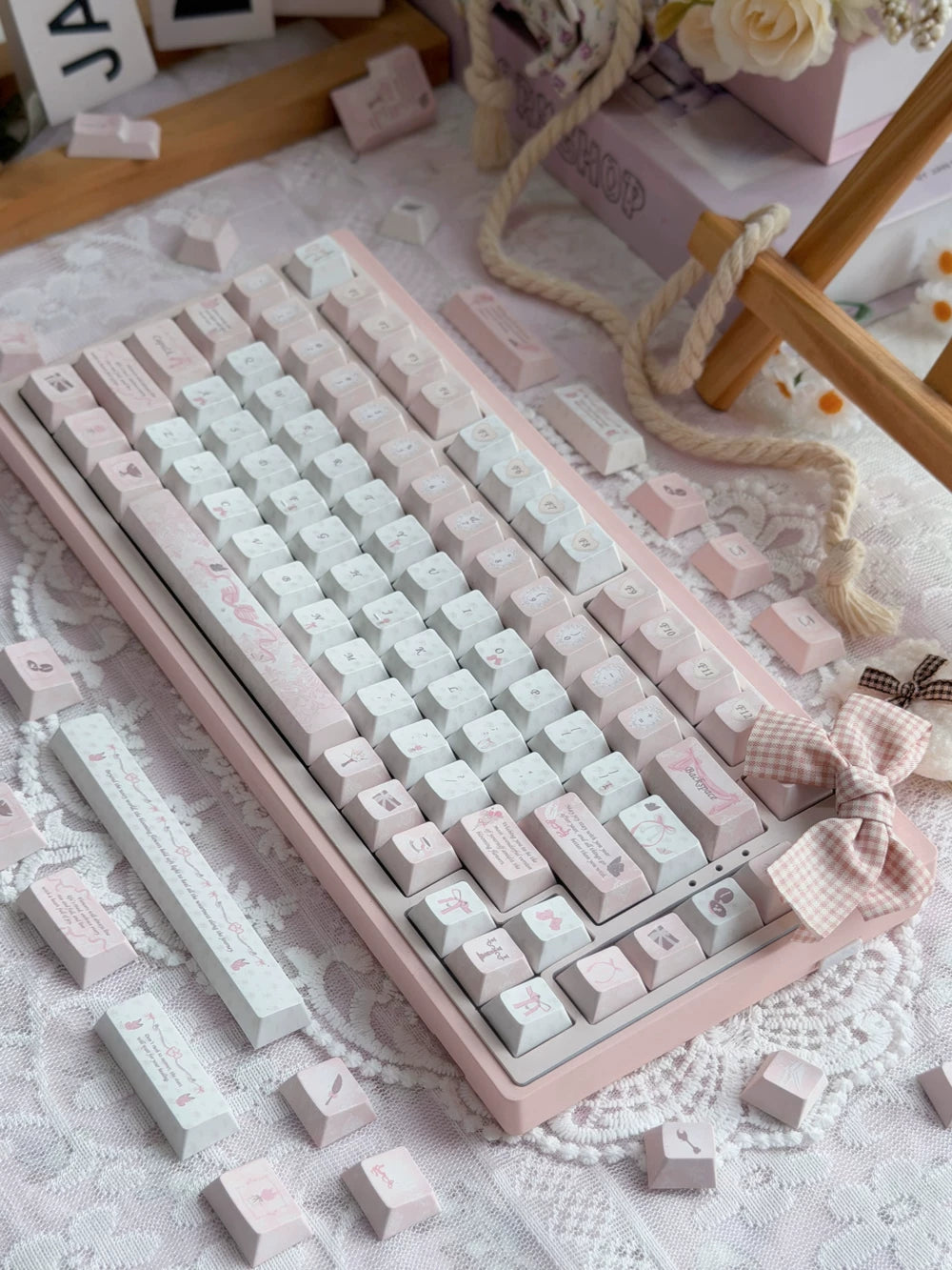 #0295 Pale Pink Letter Vintage Pink Keycap Set – Retro Feminine 140-Key PBT Keycaps for Mechanical Keyboards Designed By Twinkle Lab