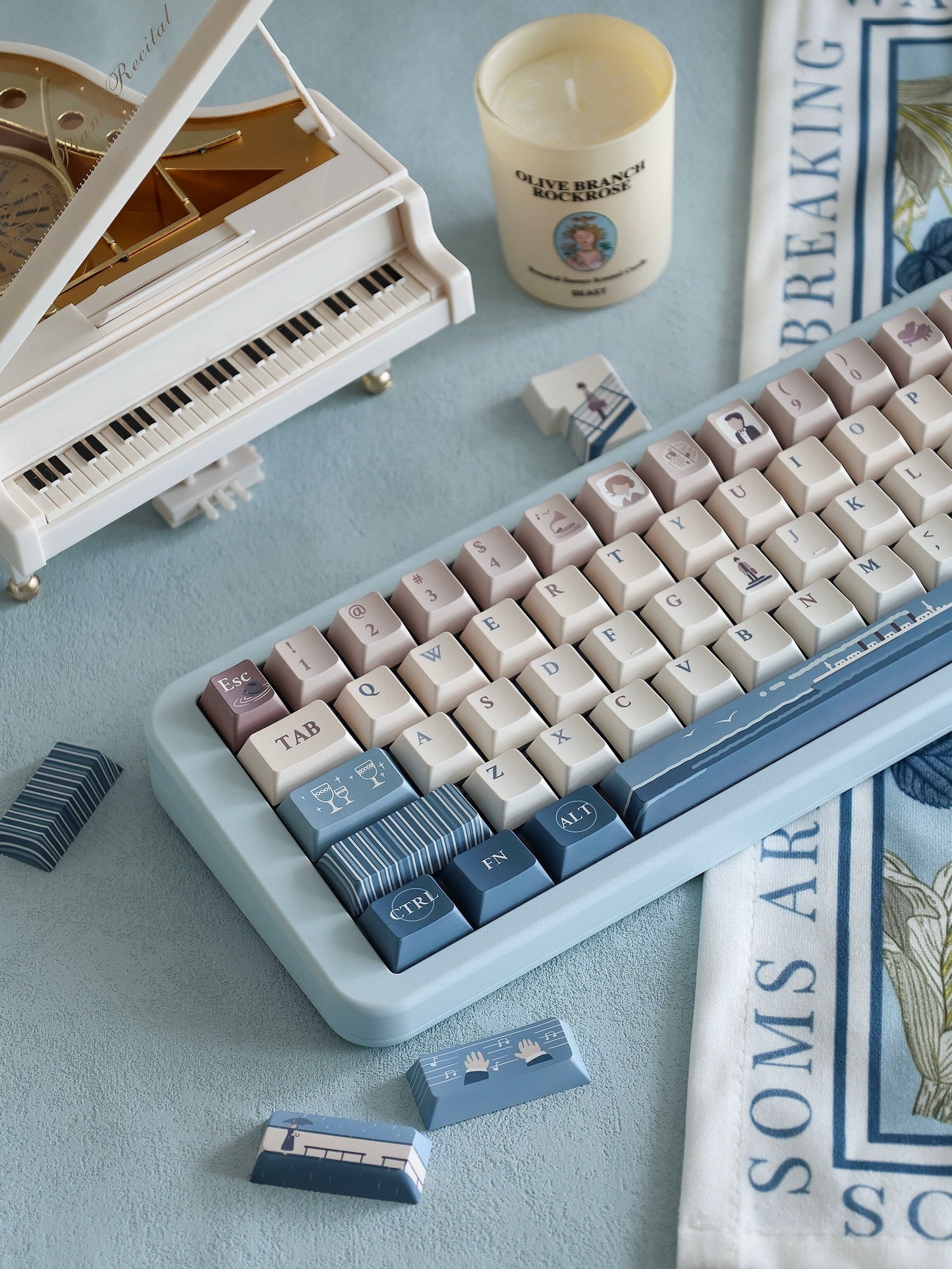 077 Pastel Blue Beige The Sea Pianist 1900 Designed By MoCoo