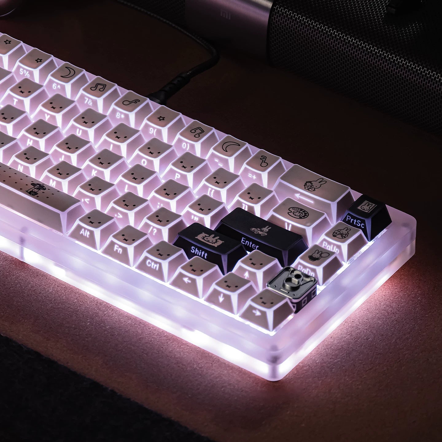 #0261 Black White Miffy Rabbit Edge Transmission Side Engraved Keycap Cherry Profile Not Including The Keyboard