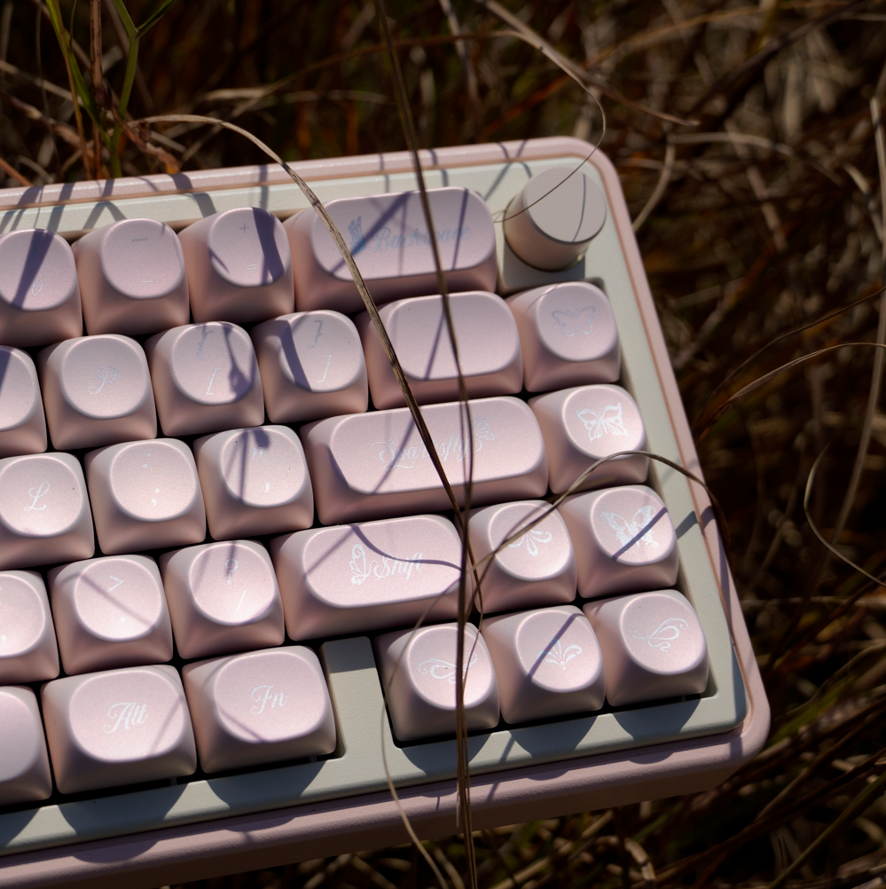 Creamy Pink Luster and Hue of Pearls Mirror Butterfly Soa Profile 135 Keys Mechanical Keyboard Customized Keycaps