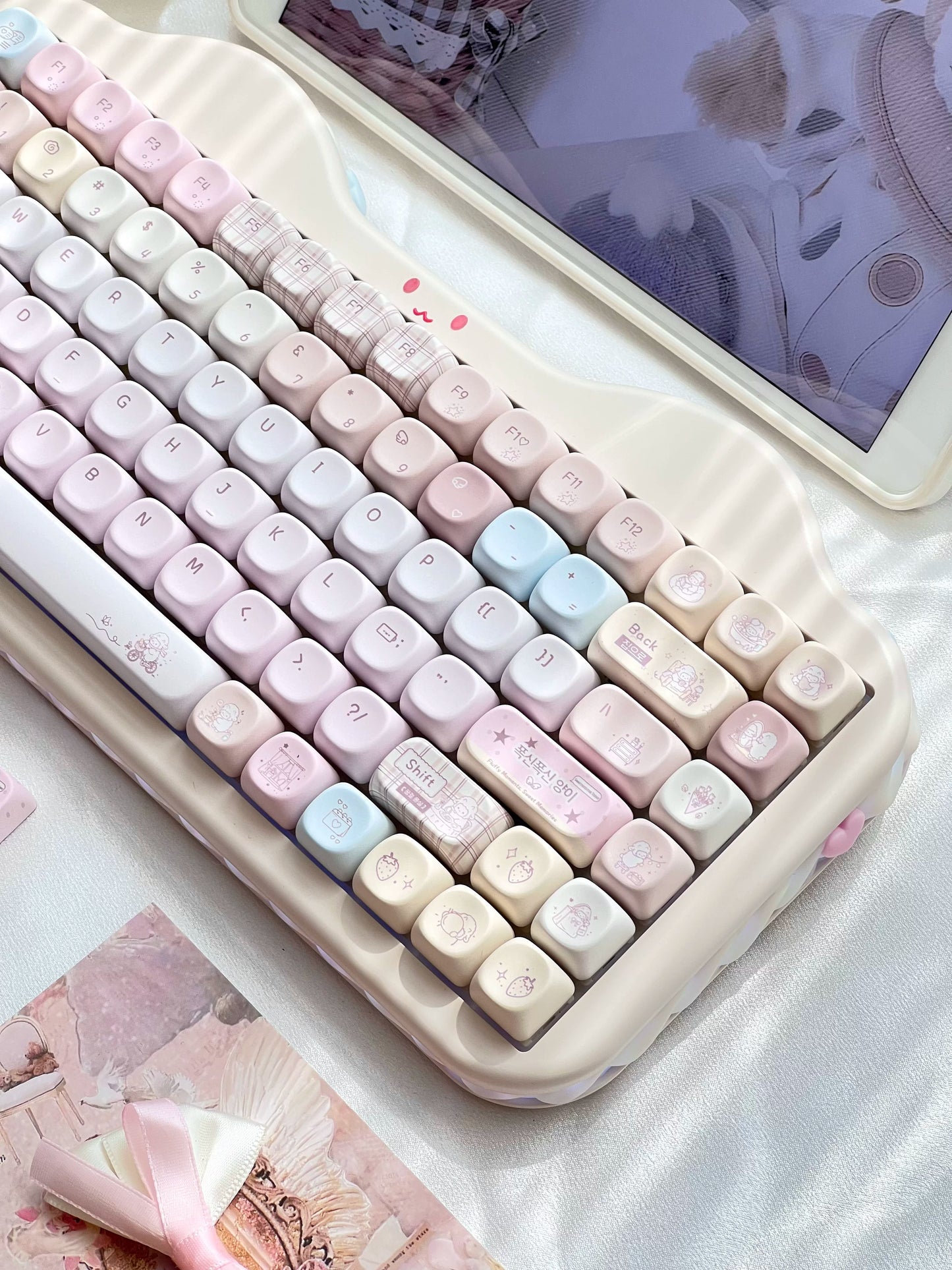 #0292 Cream Pale Pink Lamp Cake Cherry/moa Profile Keycap