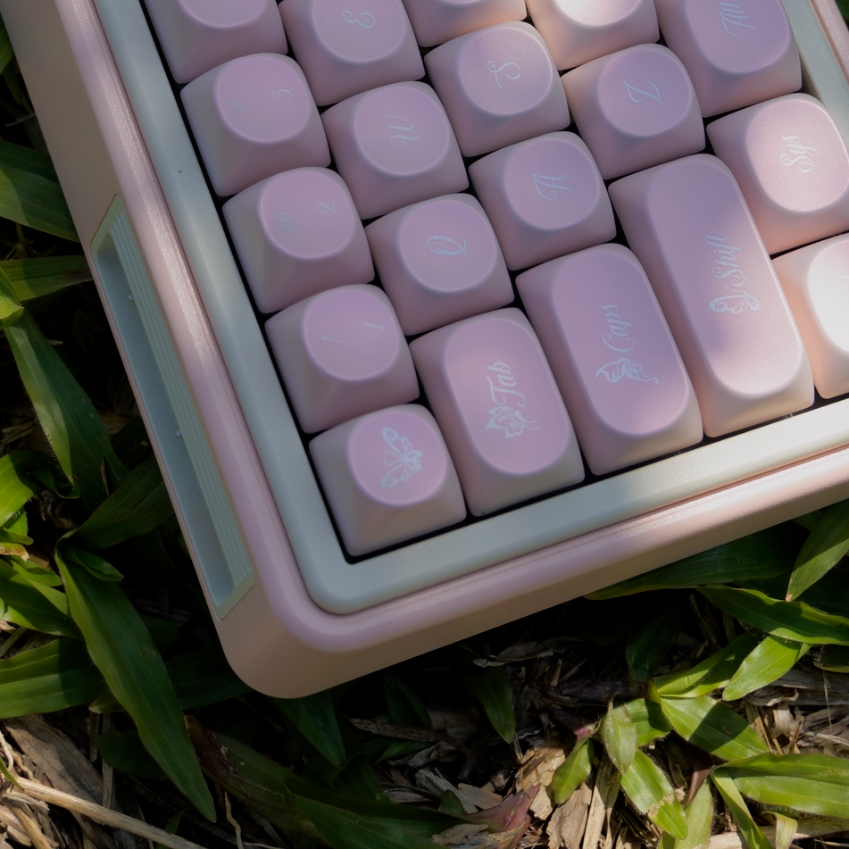 Creamy Pink Luster and Hue of Pearls Mirror Butterfly Soa Profile 135 Keys Mechanical Keyboard Customized Keycaps