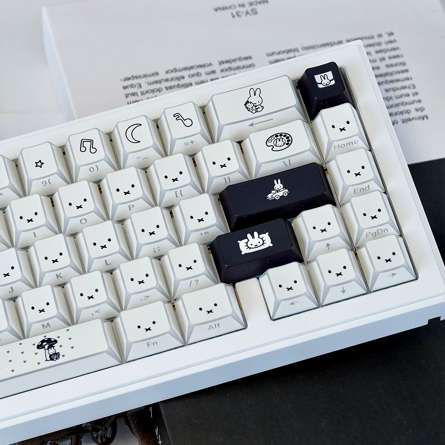 #0261 Black White Miffy Rabbit Edge Transmission Side Engraved Keycap Cherry Profile Not Including The Keyboard