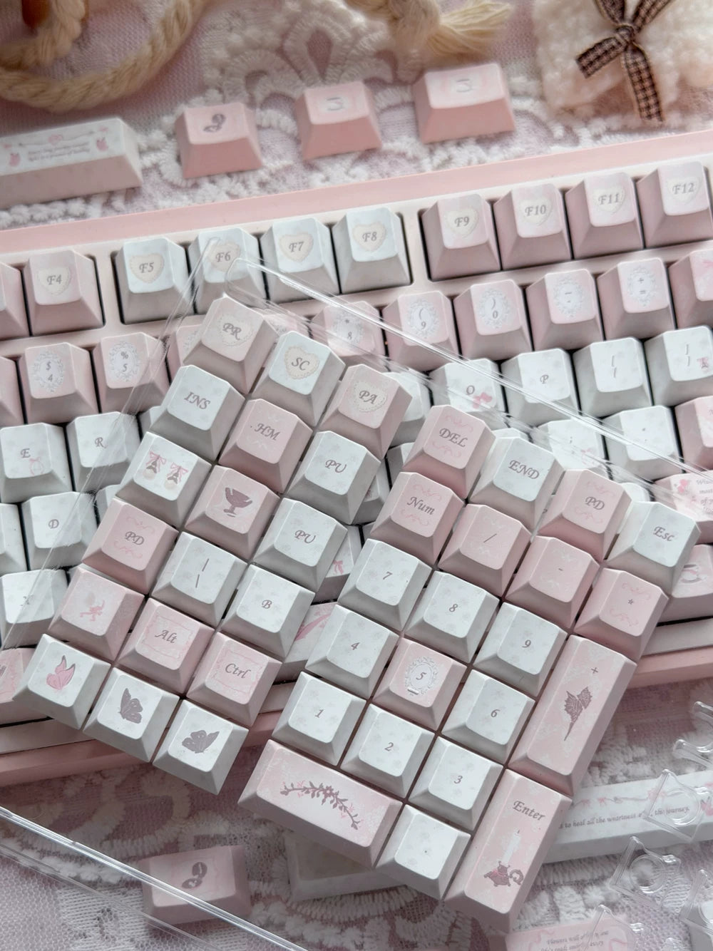 #0295 Pale Pink Letter Vintage Pink Keycap Set – Retro Feminine 140-Key PBT Keycaps for Mechanical Keyboards Designed By Twinkle Lab