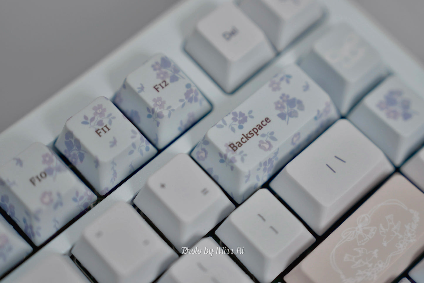 010 Midsummer Night's Dream Light Blue Floral Customized Keycaps 148 Keys Cherry Profile Designed By Keyria Labs