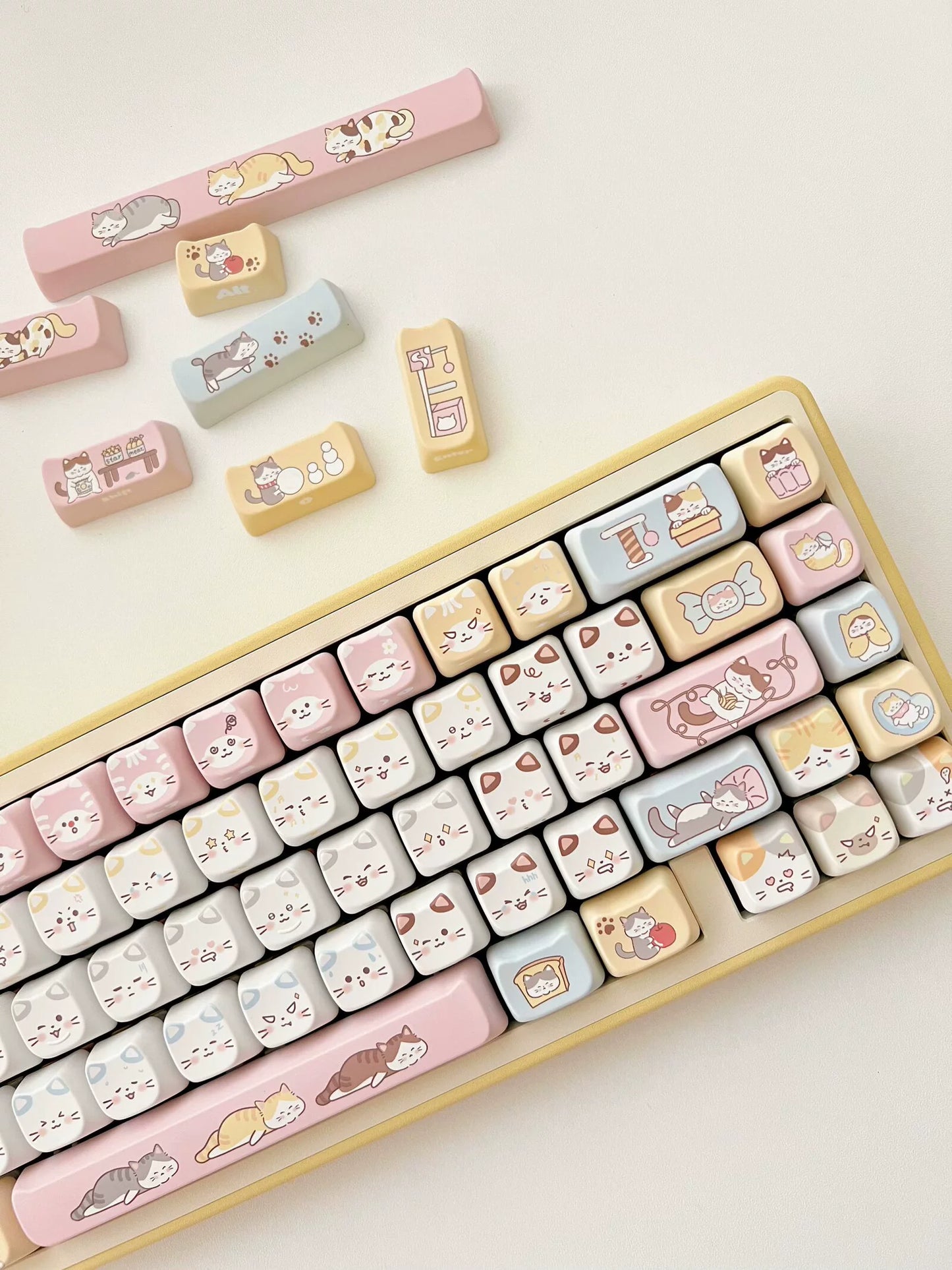 strawberryjam1986 Cat in the House PBT MAO Profile Keycaps Customized Cat Shape Keycaps