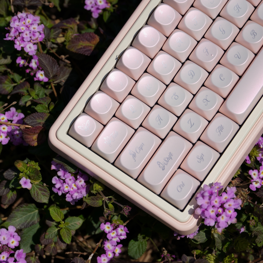 Creamy Pink Luster and Hue of Pearls Mirror Butterfly Soa Profile 135 Keys Mechanical Keyboard Customized Keycaps