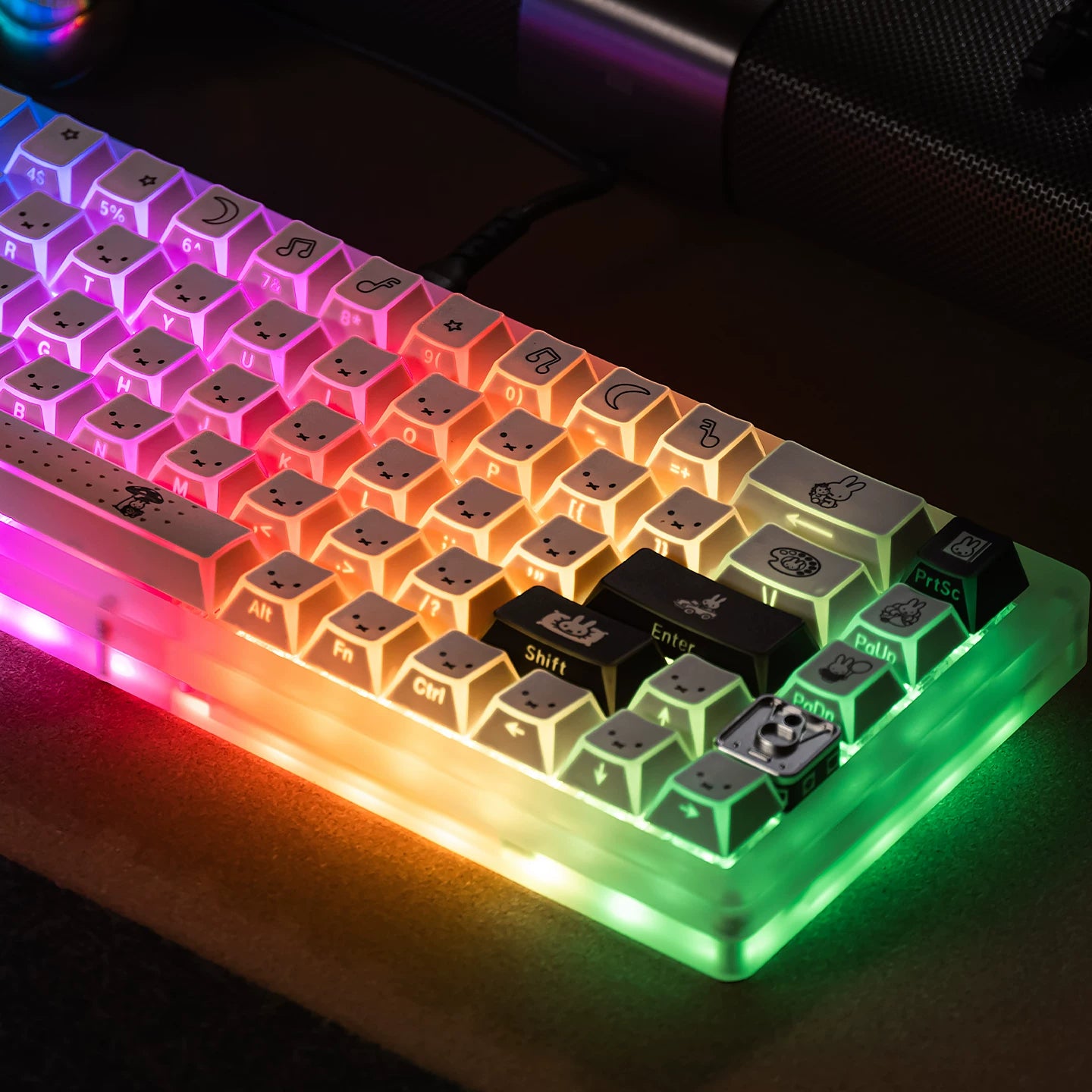#0261 Black White Miffy Rabbit Edge Transmission Side Engraved Keycap Cherry Profile Not Including The Keyboard