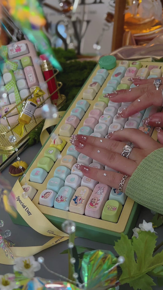 ONLY 1 Instock Prebuilt Aluminum Customized Mechanical Keyboard Tn75s Yellow Green Aluminum keyboard set with Shin-chan Keycaps（not including the num pad）